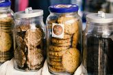 Cookie - different varieties - chocolate, ginger, oatmeal, vanilla, orange, carob - please specify in the order